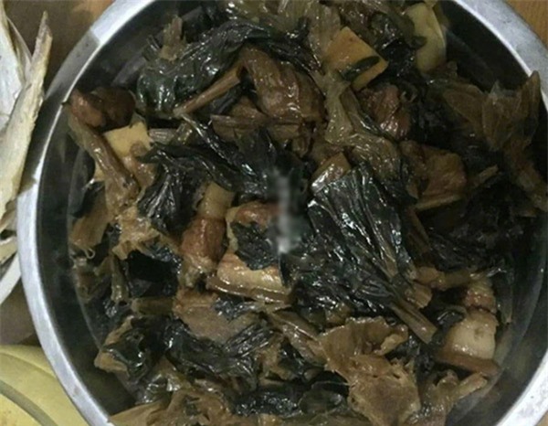 biet chau dan ban trai ve que, ba lam mam com day, khong ngo chang trai chang dung dua - 1