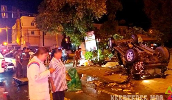 Hai ô tô bán tải tông nhau kinh hoàng tại ngã tư, ít nhất 2 người thiệt mạng - Ảnh 4.