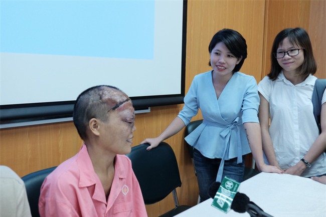 16 năm ròng, người cha chạy khắp Bắc - Nam tìm cách chữa bệnh cho con gái 21 tuổi có gương mặt dị biệt - Ảnh 1.