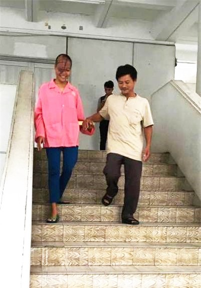 16 năm ròng, người cha chạy khắp Bắc - Nam tìm cách chữa bệnh cho con gái 21 tuổi có gương mặt dị biệt - Ảnh 10.