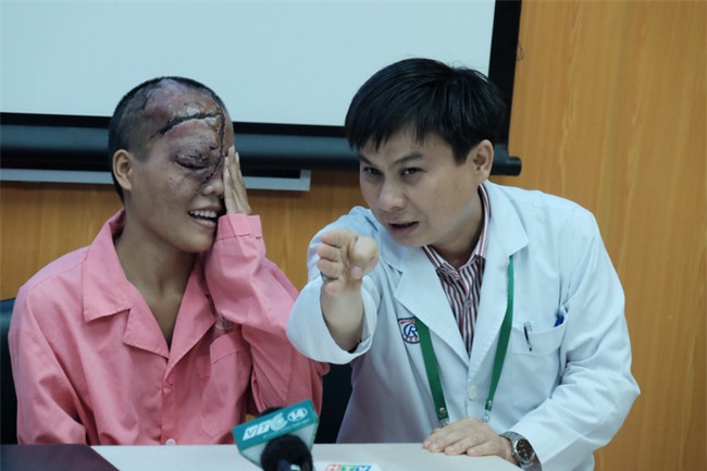 16 năm ròng, người cha chạy khắp Bắc - Nam tìm cách chữa bệnh cho con gái 21 tuổi có gương mặt dị biệt - Ảnh 8.