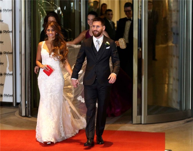 Messi hanh phuc khoa moi Antonella tren tham do hinh anh 1