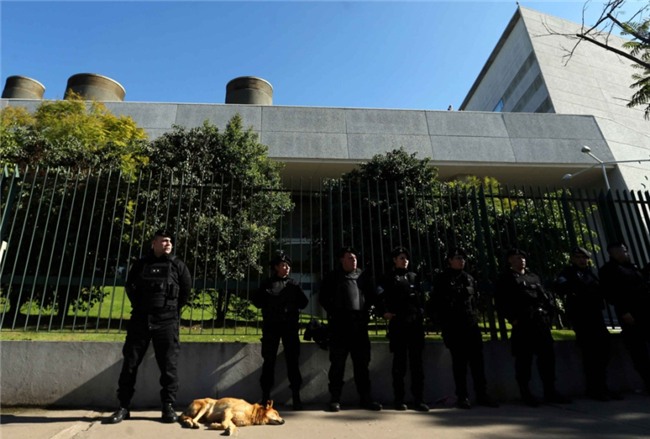 Messi hanh phuc khoa moi Antonella tren tham do hinh anh 14