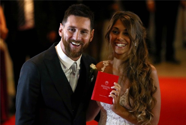 Messi hanh phuc khoa moi Antonella tren tham do hinh anh 4