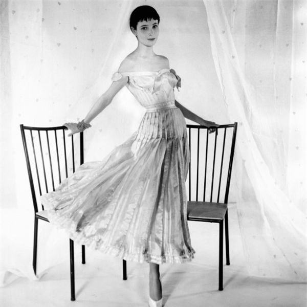 10 thiết kế chứng minh sự trường tồn theo năm tháng của biểu tượng thời trang Coco Chanel - Ảnh 7.