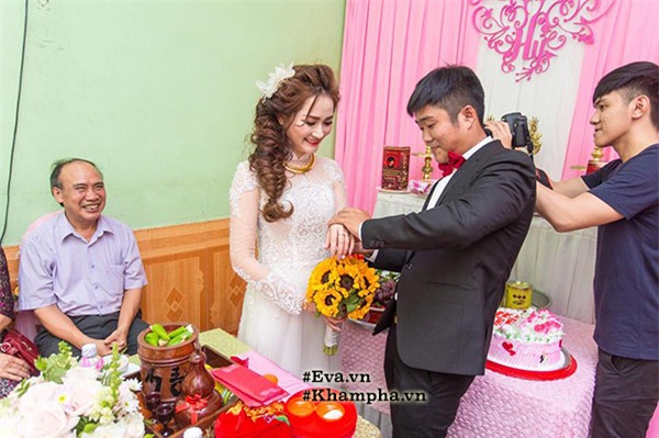 co dau xinh dep cung doi ban than be trap lay loi va long lay khien dan mang "phat cuong" - 7