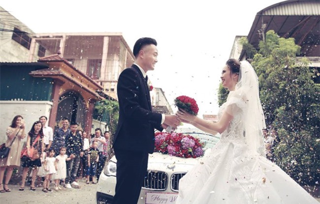 Bo chuan bi 60 xe Ford ruoc dau trong dam cuoi con gai hinh anh 3
