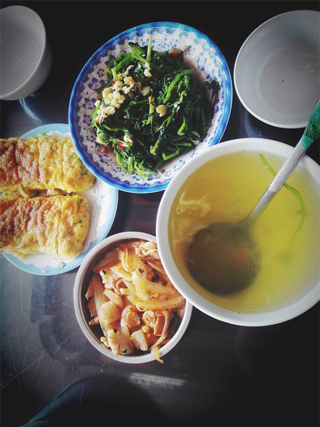 Mở thùng xốp mẹ gửi từ quê ra, cô gái không khỏi bất ngờ, xúc động - Ảnh 5.