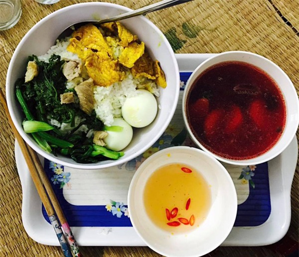 khong rau ngot luoc, thit kho nghe, com o cu cua cac me hien dai gio sang chanh lam! - 10