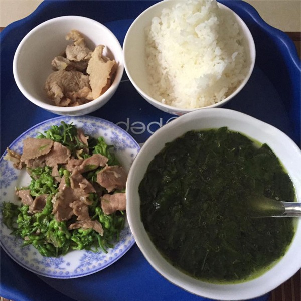 khong rau ngot luoc, thit kho nghe, com o cu cua cac me hien dai gio sang chanh lam! - 12