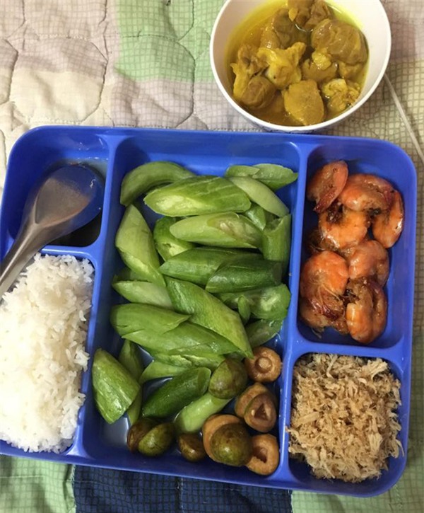 khong rau ngot luoc, thit kho nghe, com o cu cua cac me hien dai gio sang chanh lam! - 6