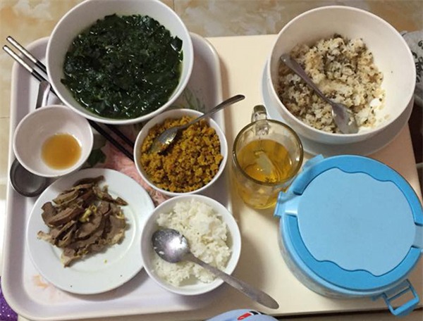 khong rau ngot luoc, thit kho nghe, com o cu cua cac me hien dai gio sang chanh lam! - 16