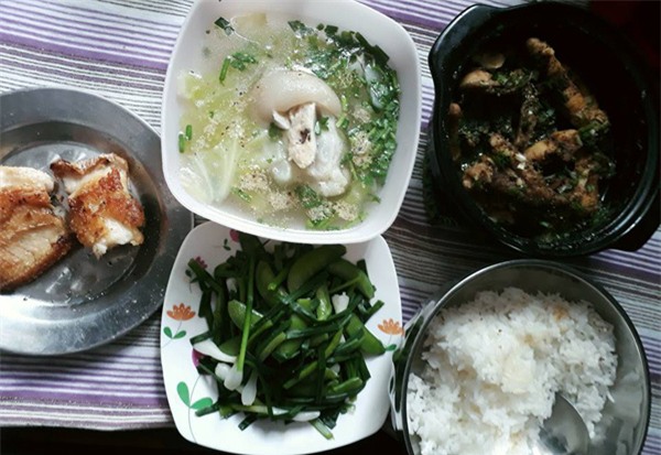 khong rau ngot luoc, thit kho nghe, com o cu cua cac me hien dai gio sang chanh lam! - 17