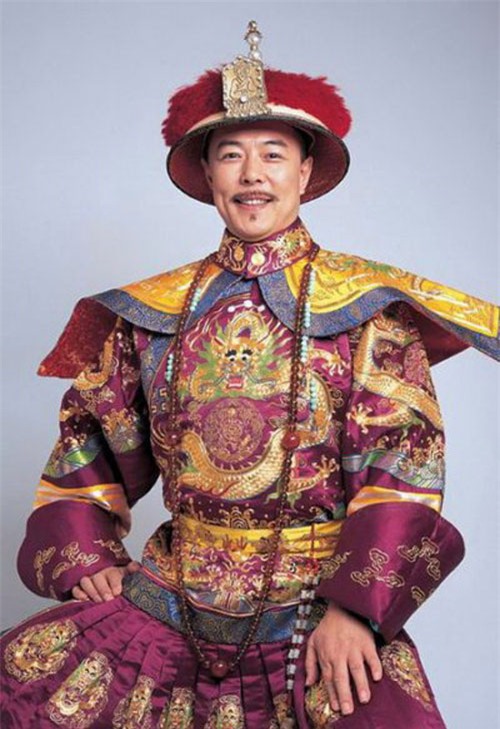 “Hoàng a mã” Trương Thiết Lâm: Phải đi tu ở tuổi 60 vì scandal tình ái và bỏ rơi con cái - Ảnh 1.