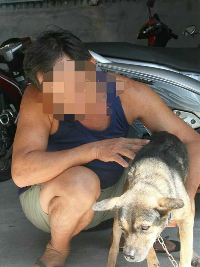 Ông H. bên con chó duy nhất may mắn không bị 4 tên trộm chó bắn chết