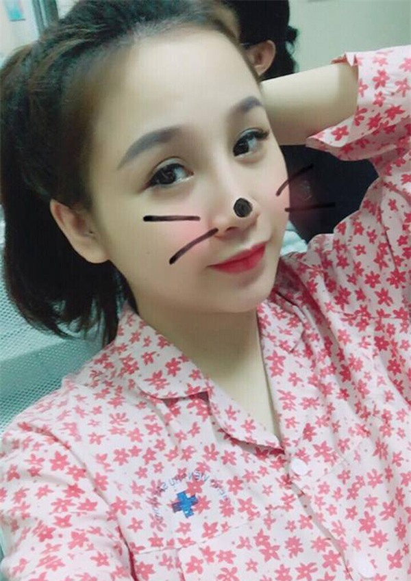 nam tren ban de mo, me 9x van khien chi em xuyt xoa vi qua xinh - 3