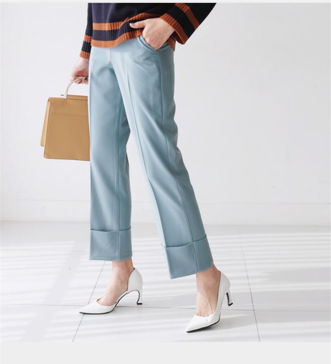 Quần âu công sở bây giờ là phải chọn kiểu màu sắc một chút mới xinh! - Ảnh 1.