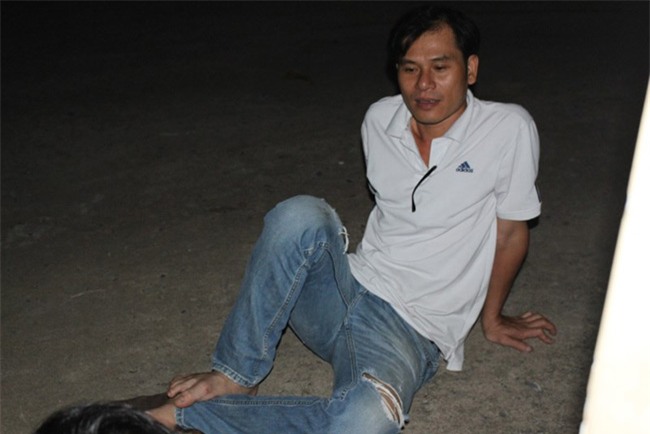 Người dân TP.HCM thức trắng đêm chờ nộp hồ sơ cho con - 6