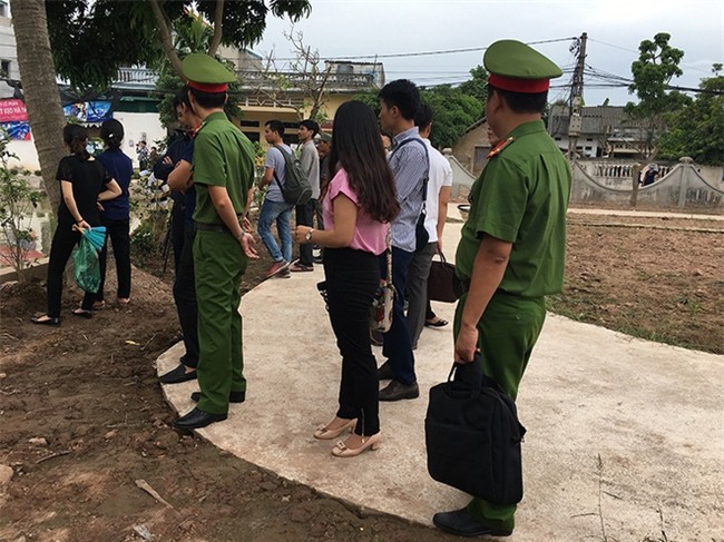 Vụ 4 người đuối nước ở Thường Tín: Vợ tưởng chồng đưa các cháu đi viện - Ảnh 2.