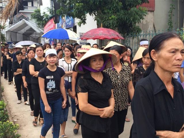 4 nguoi duoi nuoc tai ha noi: "tuong 2 anh theo xe dua cac chau di cap cuu, nao ngo ca 2 duoi nuoc duoi ao" - 11