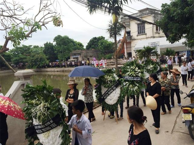 4 nguoi duoi nuoc tai ha noi: "tuong 2 anh theo xe dua cac chau di cap cuu, nao ngo ca 2 duoi nuoc duoi ao" - 9