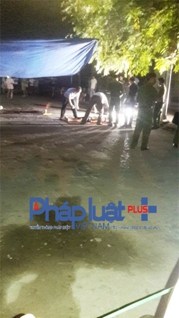 Cơ quan CA tỉnh Vĩnh Phúc khám nghiệm tử thi (ảnh Đào Tấn)