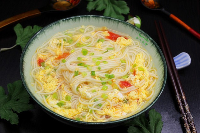 Nấu mì trứng cà chua cho bữa sáng siêu tốc ai cũng khen ngon - Ảnh 6.