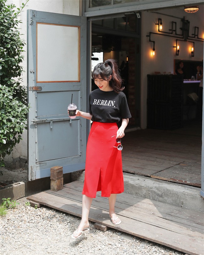 Hết xẻ ngang rồi lại xẻ dọc giờ chân váy phải xẻ đúng chính giữa mới là hợp mốt - Ảnh 8.