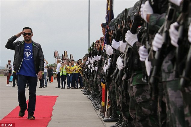 Pacquiao duoc quan doi chao don nhu nguoi hung du mat dai WBO hinh anh 1