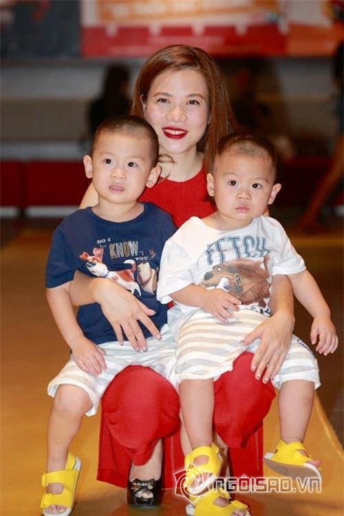 sao Việt, hôn môi con, MC Phan Anh, Tùng Dương, Mỹ Dung