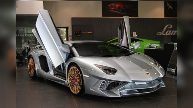 Lamborghini Aventador SV cuoi cung mang mau son Porsche 918 Spyder hinh anh 1