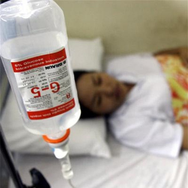 Hết hồn thanh niên tán gái kiểu mới: bắt cô gái đi viện truyền nước rồi ghi nợ 600k, trả tiền xong vẫn dọa đánh - Ảnh 2.