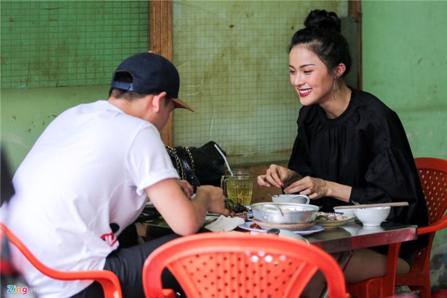 Ha Vi vui ve di hen ho sau khi cong khai chia tay Cuong Do La hinh anh 7