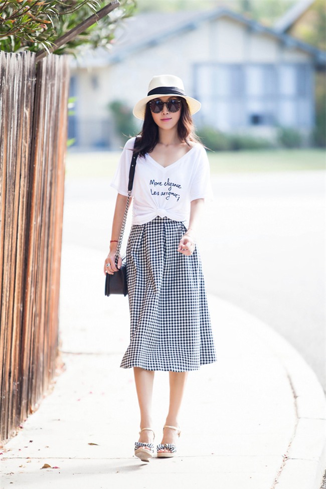 Đâu là chiếc áo diện cùng chân váy midi có thể nịnh dáng nhất - Ảnh 9.