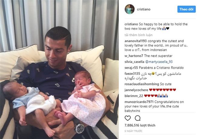 Con trai lớn của Ronaldo hạnh phúc bế em gái mới chào đời - Ảnh 1.