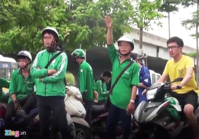 GrabBike: Nguoi ngay dem cay cuoc, ke ban ao 'xin hang' hinh anh 1