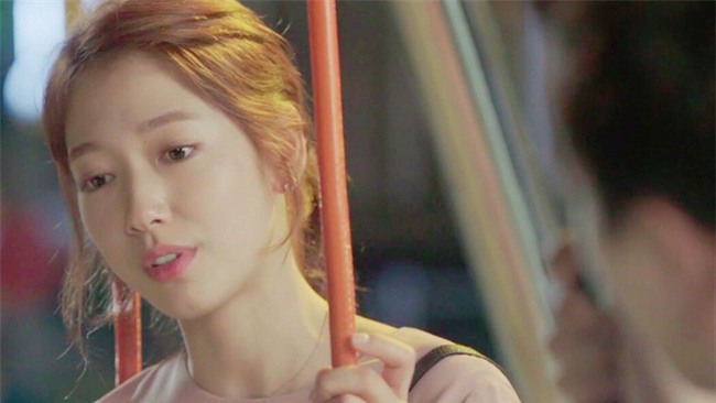 Cô dâu mới hãi hùng khi “chạm trán” người yêu cũ của chồng ngay trong đêm tân hôn - Ảnh 1.