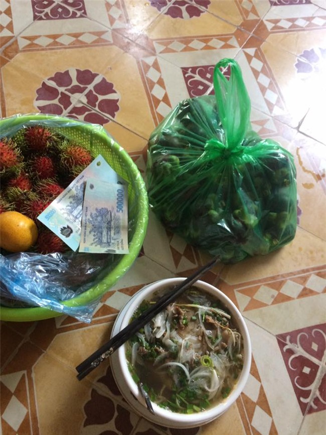 co gai len mang khoe cha duong tot, khong ngo bi 'nem da' sap mat - 1