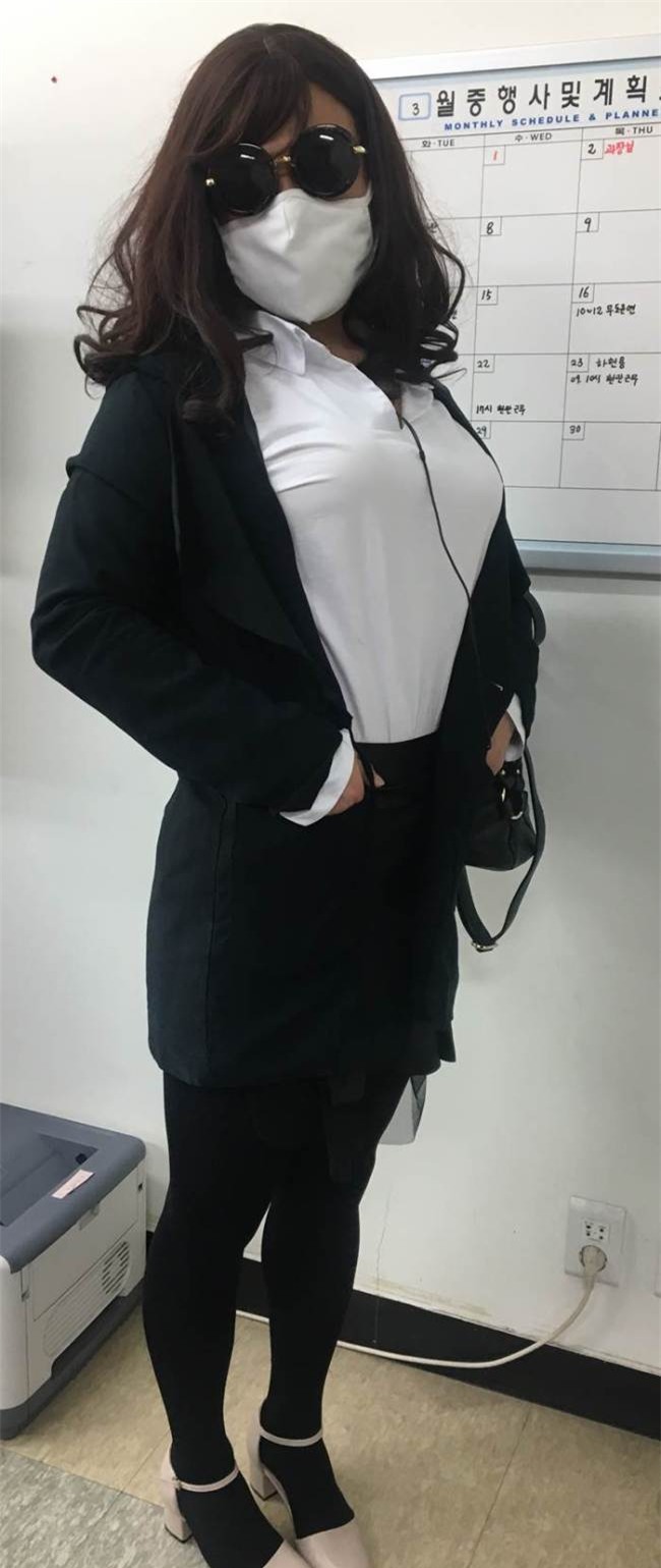 Ai cũng tin sau lớp khẩu trang là gương mặt xinh đẹp cho đến khi cảnh sát tiết lộ, hơn 20 người khóc hận - Ảnh 2.