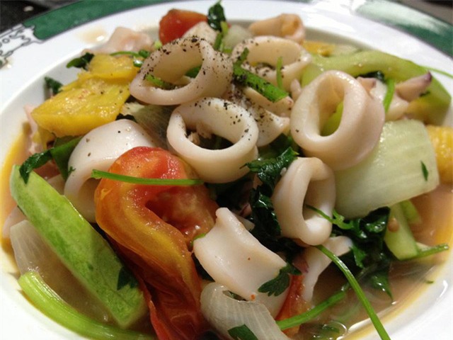 Mẹo “thần thánh” xào mực giòn sần sật, thơm ngọt, không chảy nước - 2