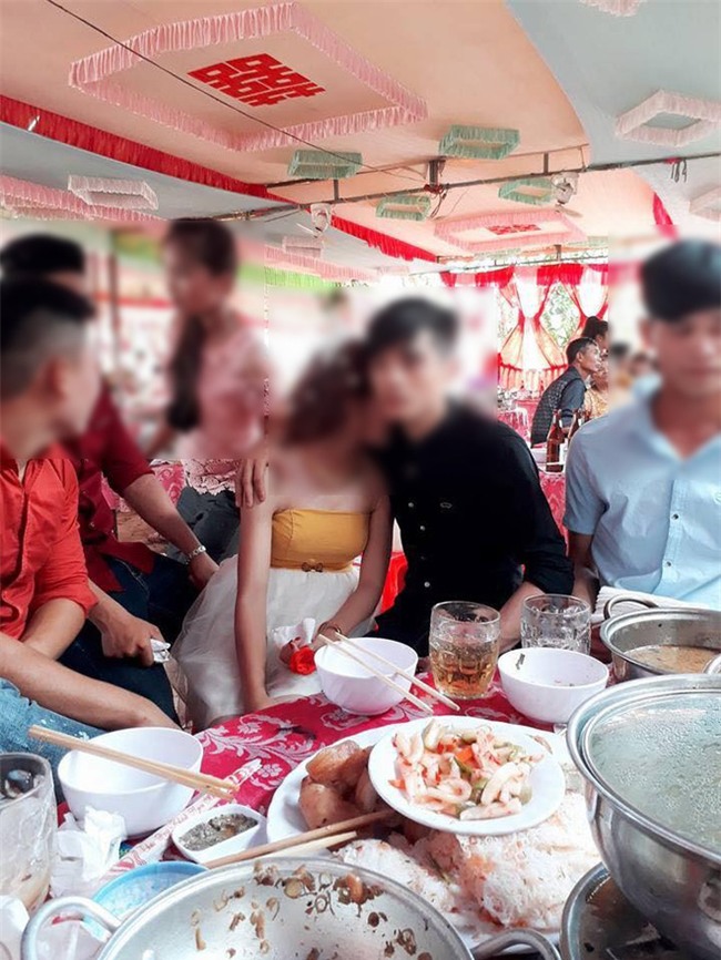 Chàng trai trong bức ảnh cô dâu ôm người yêu cũ khóc trong đám cưới: Đó là chị gái mình! - Ảnh 1.