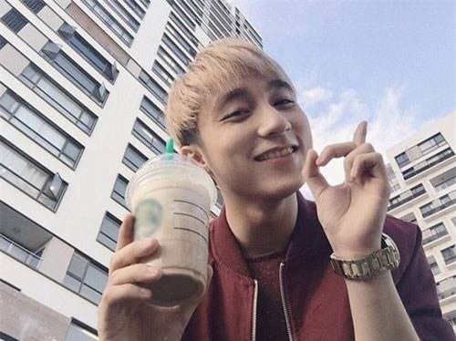 Những ai yêu mến Sơn Tùng M-TP chắc hẳn đều biết, nam ca sĩ hiện đang sống tại một khu căn hộ cao cấp ở quận 7. Không gian sống đầy tiện nghi và sang chảnh. - Tin sao Viet - Tin tuc sao Viet - Scandal sao Viet - Tin tuc cua Sao - Tin cua Sao