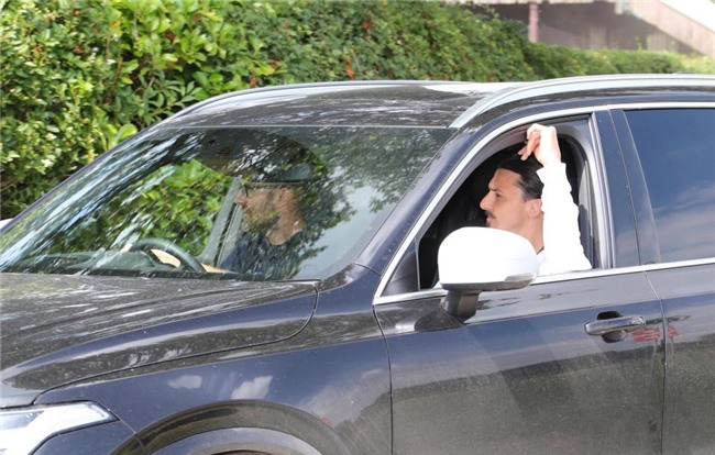 Ibra van luu lai Man Utd du da het hop dong hinh anh 2