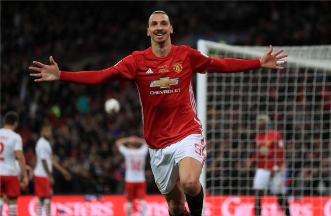 Ibra van luu lai Man Utd du da het hop dong hinh anh 5