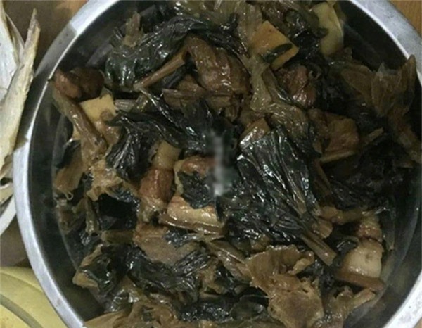 Cháu gái dắt người yêu thành phố về quê ra mắt, bà hì hụi vào bếp nấu ăn, chàng trai không thèm đụng đũa vì... - Ảnh 5.