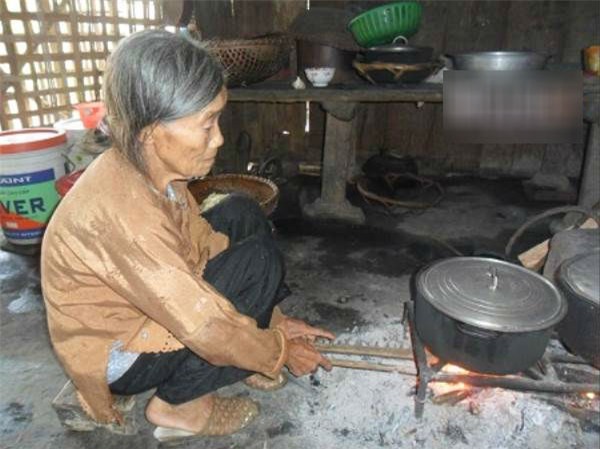 Cháu gái dắt người yêu thành phố về quê ra mắt, bà hì hụi vào bếp nấu ăn, chàng trai không thèm đụng đũa vì... - Ảnh 7.