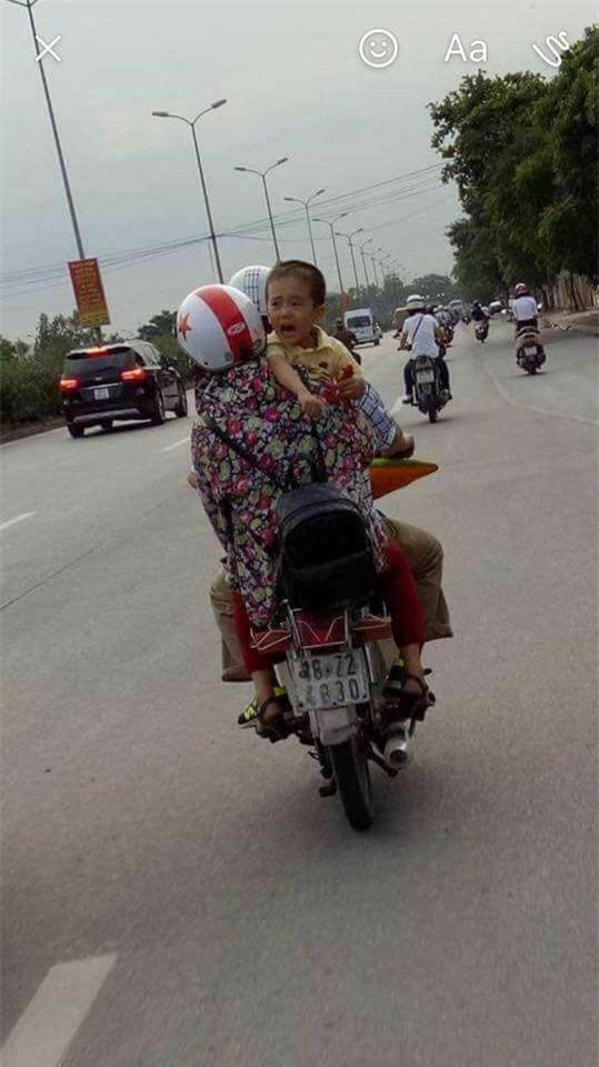 Cộng đồng truy tìm hình ảnh em bé khóc trên đường nghi là bé trai 6 tuổi mất tích ở Quảng Bình - Ảnh 4.