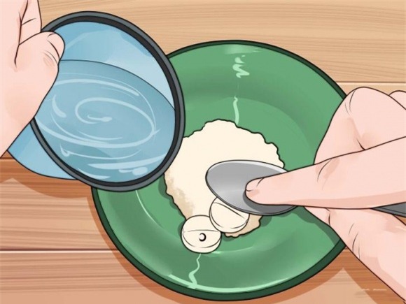 hạ màu tóc, màu tóc, hạ màu tóc nhuộm, nhuộm tóc, thêm vitamin C vào dầu gội, giảm bớt màu nhuộm tóc, nghiền Vitamin C và thêm vào dầu gội đầu, giảm độ đậm của màu tóc nhuộm