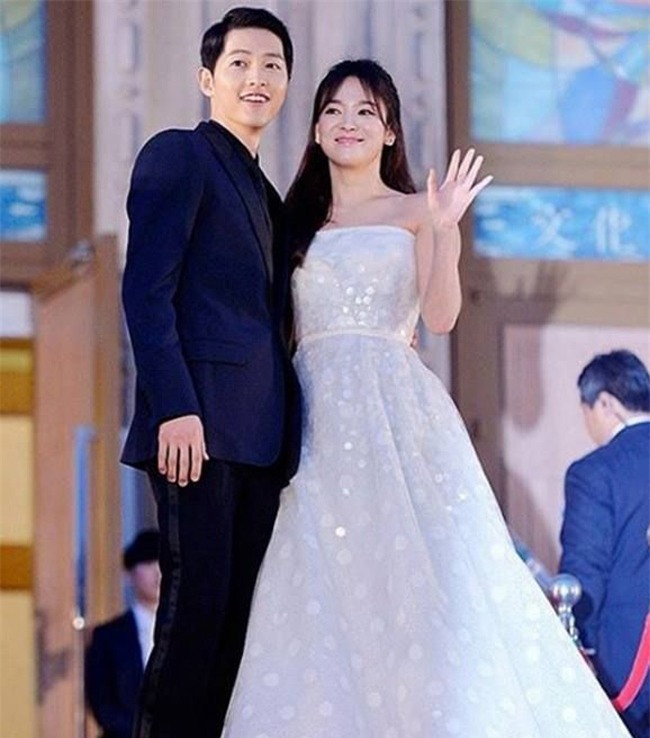 tuong phu the hien hien tren mat - troi sinh song joong ki, song hye kyo da la mot cap - 1