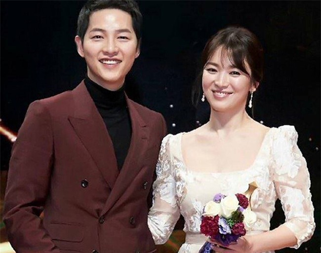 tuong phu the hien hien tren mat - troi sinh song joong ki, song hye kyo da la mot cap - 3